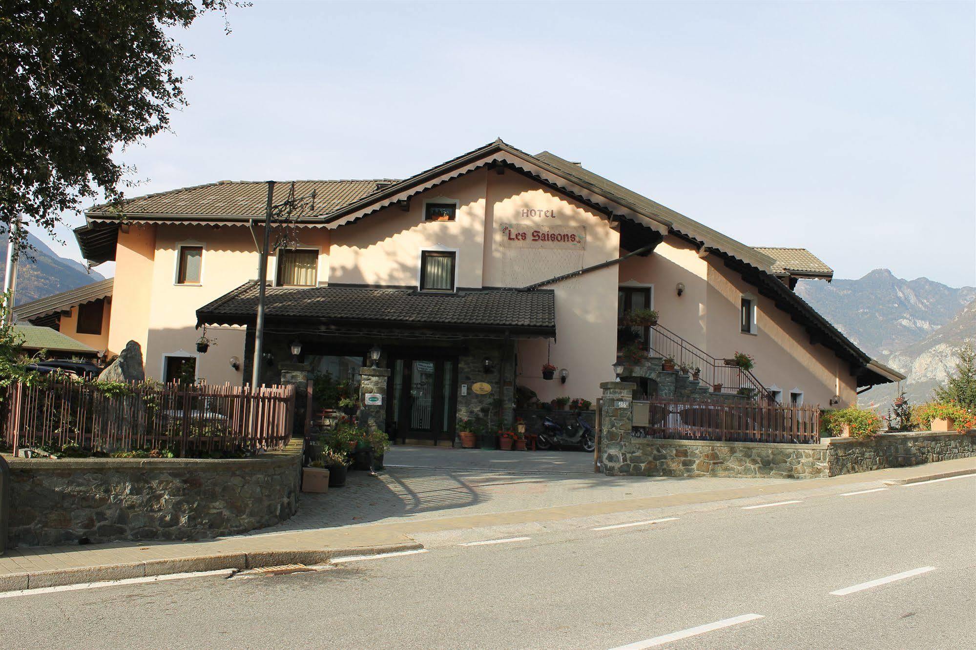 Hotel Les Saisons Saint-Vincent Extérieur photo